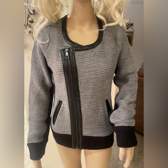 NWT VENUS BLACK VEGAN LEATHER TRIMMED CHARCOAL COLORED ZIP UP SWEATER - Picture 1 of 6